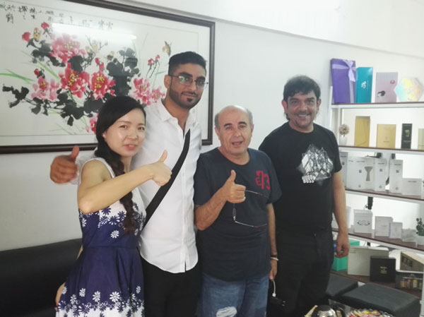 صندوق عطر فريد من نوعه مصمم خصيصًا لراجي